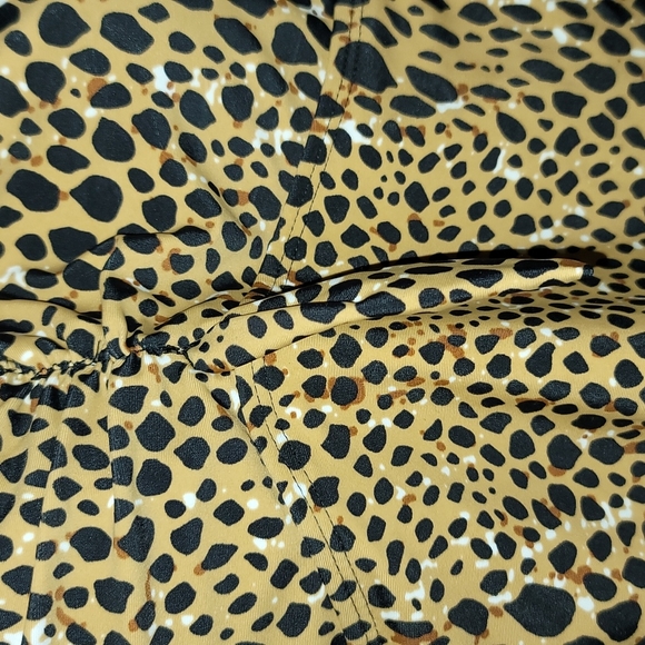 NWT On The Beach Cheetah Print tankini top - Picture 3 of 8